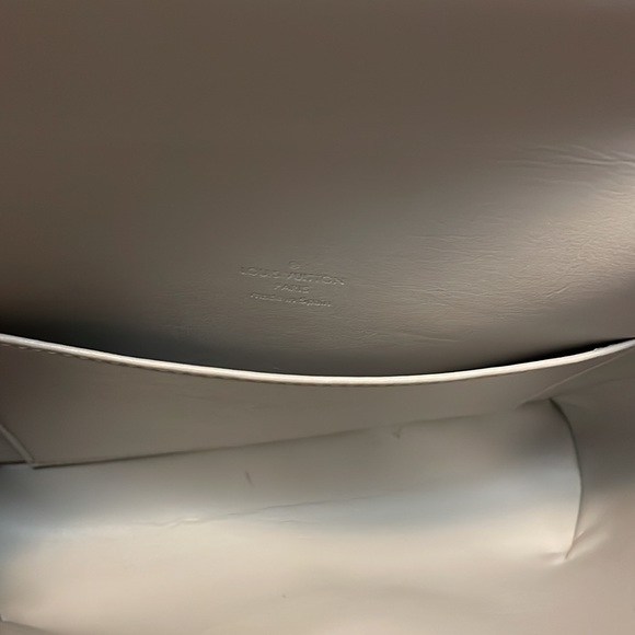 Authentic Louis Vuitton Vernis Thompson Street Shoulder Bag - Picture 5 of 7